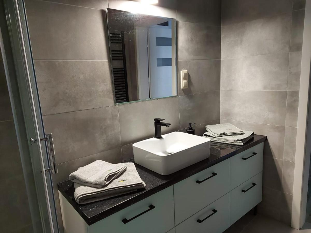 Apartamenty Z Tarasami: Mietowy Spokoj, Romantyczna Szarosc & Niebieska Elegancja Pobierowo Exterior photo